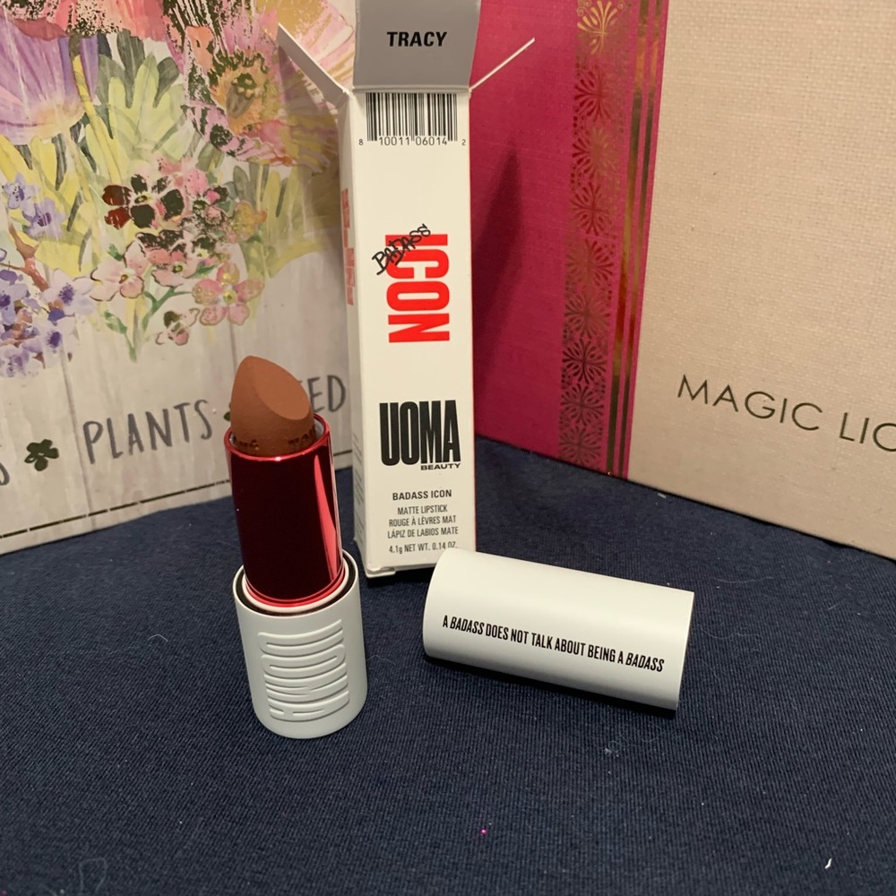 Uoma badass icon lipstick in Tracy